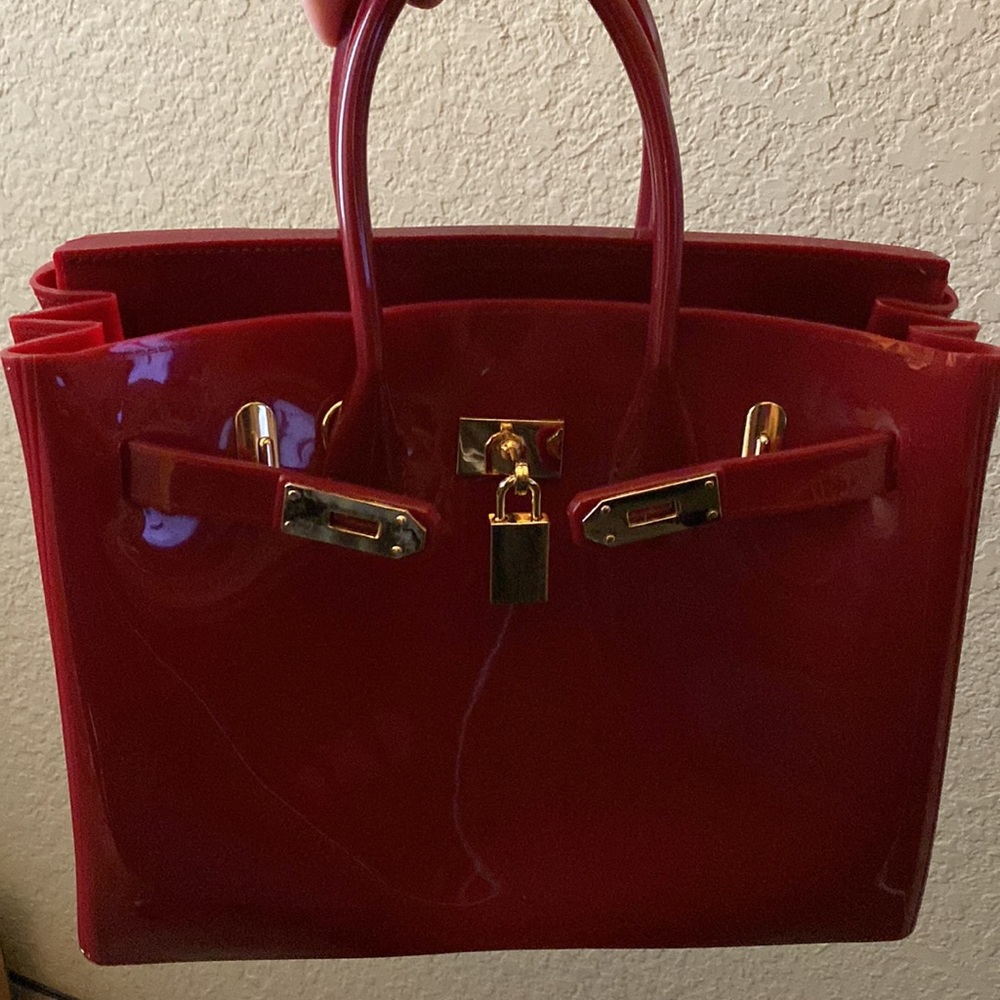Burgundy red beachkin